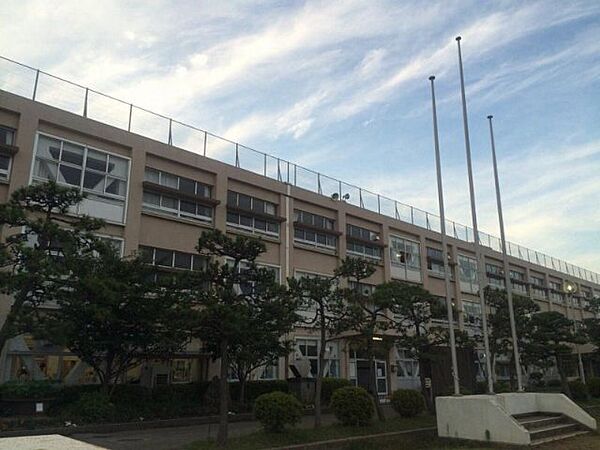 中学校「木更津市立木更津第一中学校まで1210m」