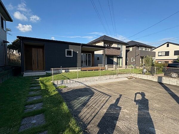 近隣商業施設多数、徒歩10分圏内なので生活便利です！