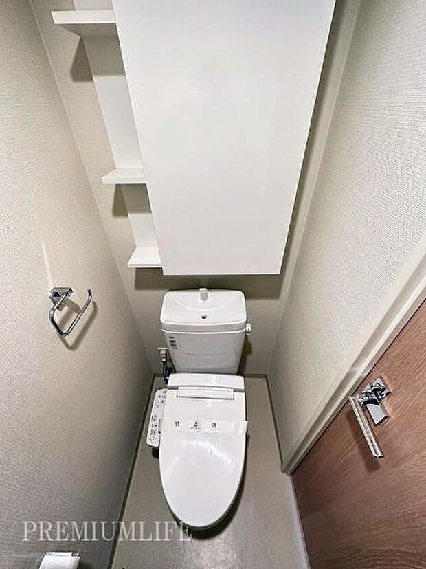 シンプルでありながら細部にこだわりが光る清潔な高機能トイレ。