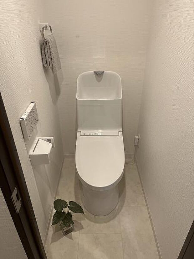 シンプルな中にも細部にこだわりを感じるトイレ空間。