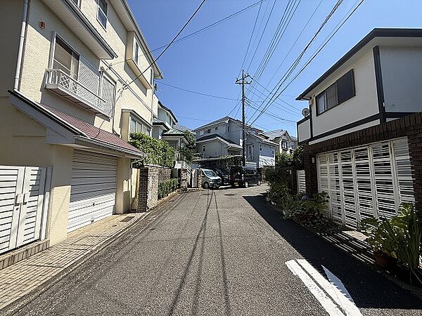 閑静な住宅街に位置しており、ゆったりと過ごしたい方におすすめのエリアです(2026年4月撮影)