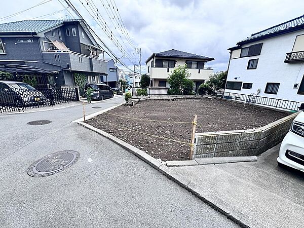 北西・南西側道路につき明るく風通し良好です。