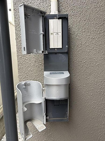 駐車場にEV充電設備付きです。