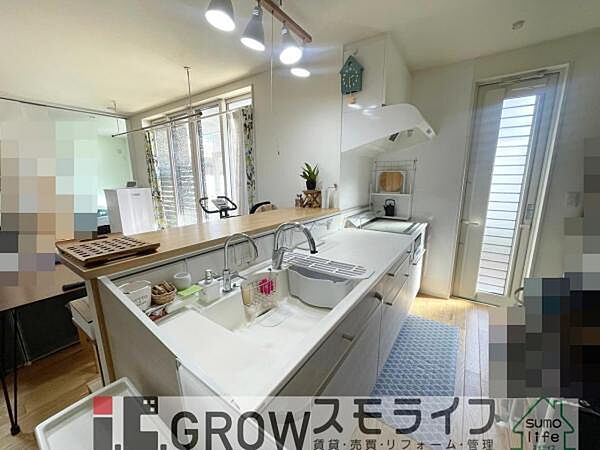 明るく心地よいリビングダイニングです。