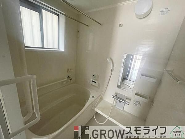 ゆったりとくつろげるバスルームです。