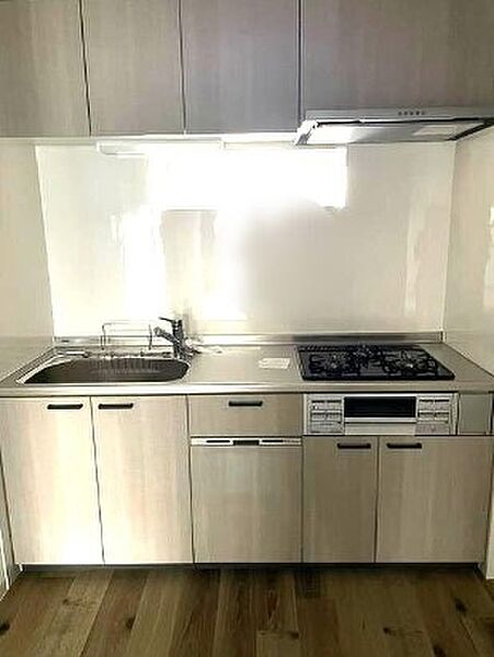 システムキッチン採用で快適な調理空間です。