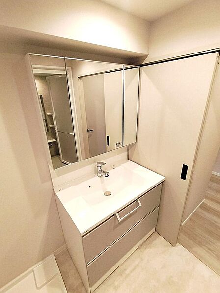水廻りも全て新規交換しております。洗面化粧台も新しくなっております。