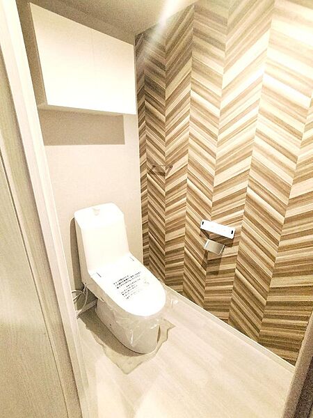 もちろん、トイレも新規交換済。ウォシュレットも完備しております。スペースに余裕のある広さです。