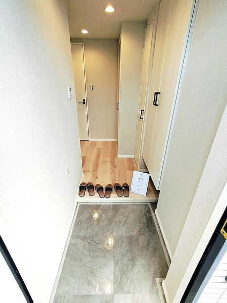 室内は新規フルリフォーム済です。玄関周りからしっかりと綺麗に仕上がっております。