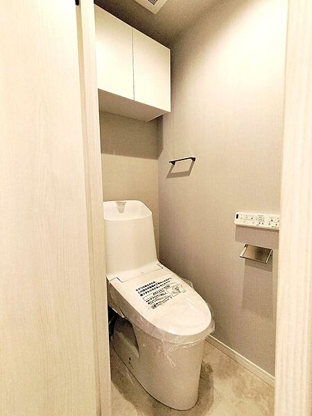 もちろん、トイレも新規交換済。ウォシュレットも完備しております。