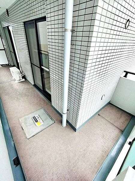 バルコニーにはコーナー部分もあり、明るいスペースです。