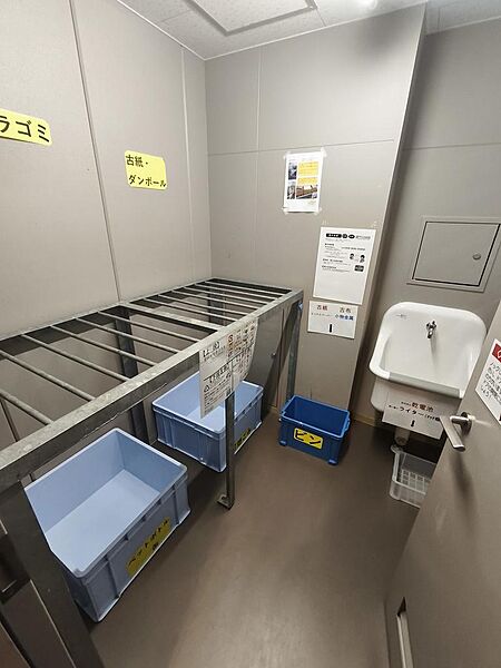 各階にダストステーションを備えており、生活便利。