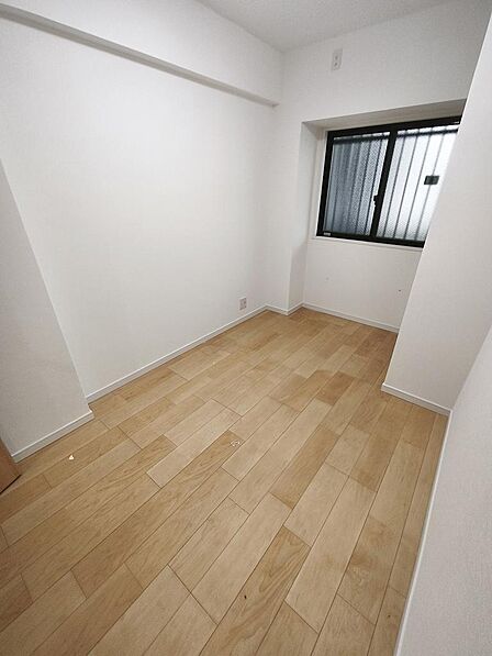一番狭い5.1帖のお部屋の様子です。空間としては余裕があり、寝室、書斎、収納、子供部屋など色々な使い方ができそうです。