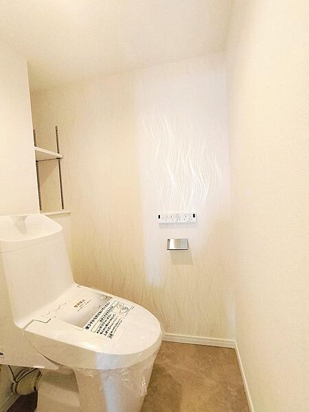 もちろん、トイレも新規交換済。ウォシュレットも完備しております。