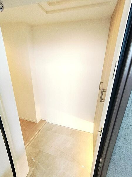 室内は新規フルリフォーム済です。玄関周りからしっかりと綺麗に仕上がっております。