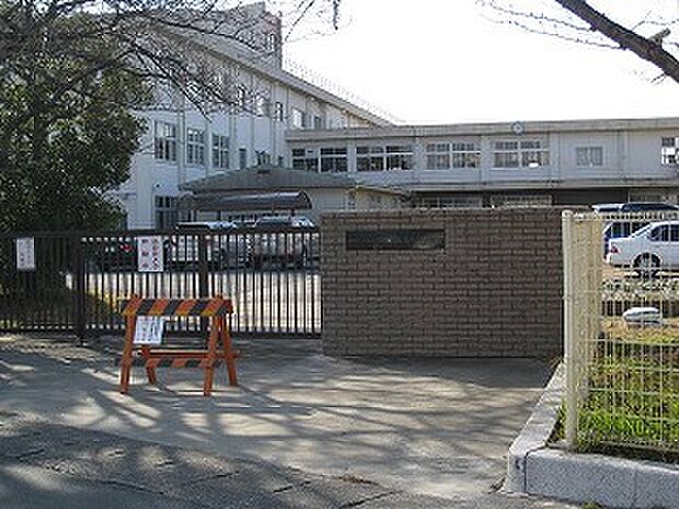 国立静岡大学教育学部附属浜松小学校（857m）