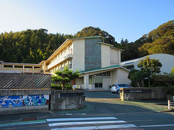 浜松市立二俣小学校（2303m）