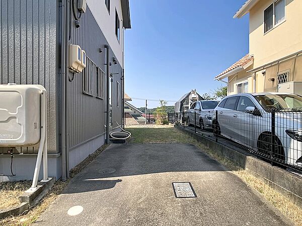 縦列駐車で最大2台駐車可能です！