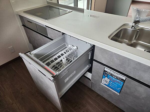食洗機付き、コンロはIHでお手入れ簡単です！