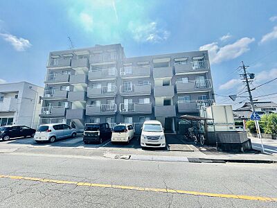 外観:自分らしい暮らしをデザインできるリフォーム向き物件!緑が多く落ち着いた環境です♪ 外観:自分らしい暮らしをデザインできるリフォーム向き物件!緑が多く落ち着いた環境です♪