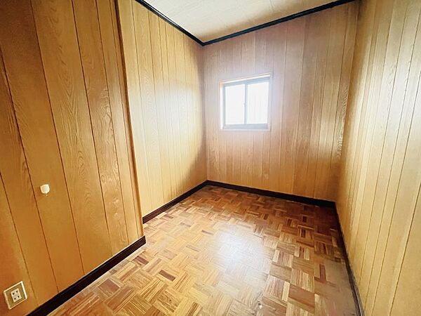 奥行きある納戸◎季節ものや工具もスッキリ整理できる♪