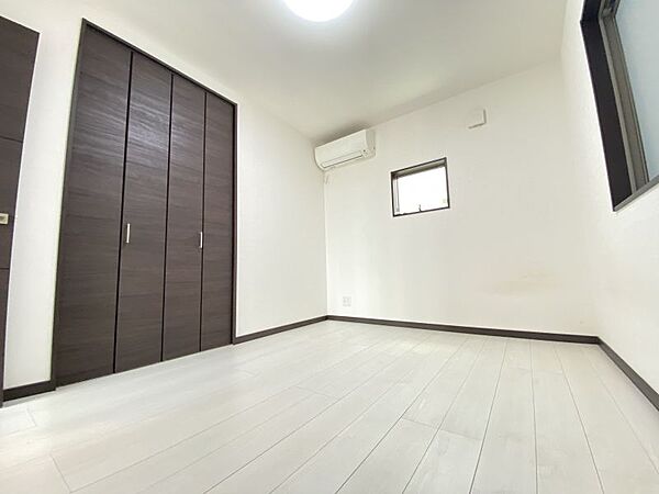 2階の約6.0帖洋室。クローゼット付きでお部屋をすっきりと広く保つことができます。
