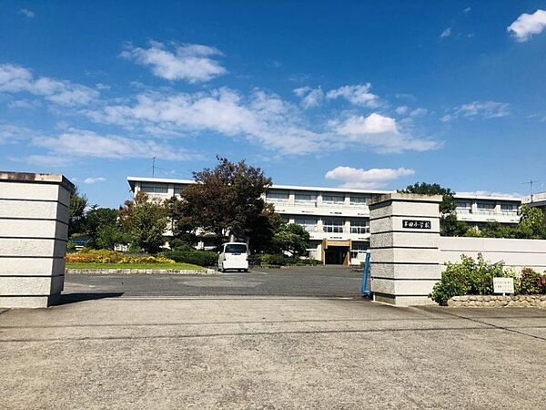 半田小学校まで　1049m　徒歩約14分●校訓「なかよく　すすんで　ほがらかに」国の登録有形文化財などの歴史ロマン漂う古きよき街並みを感じられる環境にあります。