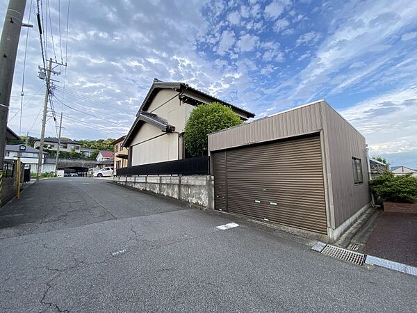 建築条件はございませんのでお好きなハウスメーカーでの建築が可能です。（古屋解体前の画像です）