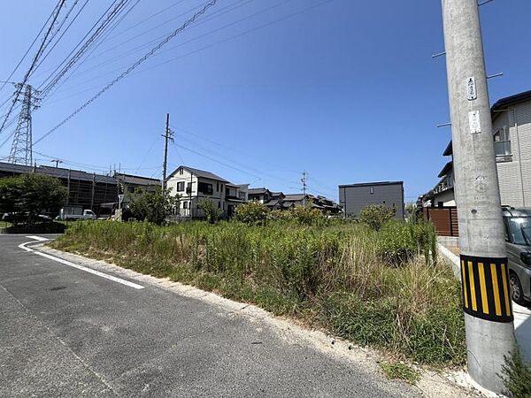 建築条件はございませんのでお好きなハウスメーカーでの建築が可能です。（※造成前の写真です）