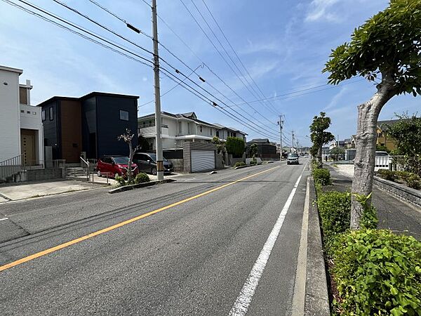 徒歩圏内にスーパーやドラッグストア、病院など暮らしに役立つ施設が揃う住み良い住環境です♪