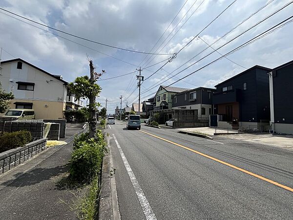 落ち着いた暮らしを叶える閑静な住宅街！歩道完備でお出かけ時も安心安全です！