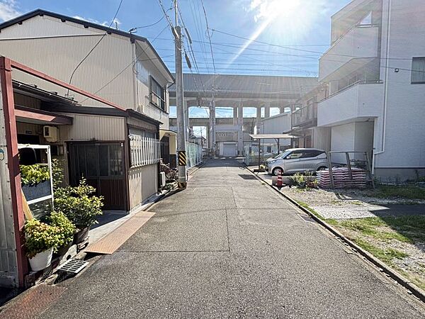 小中学校はもちろん、保育園、幼稚園も徒歩10分圏内にあり子育てにぴったりな住環境です！