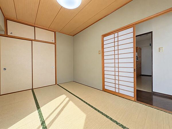 和室は廊下からも出入り可能です。　※家具消去加工を施しています。