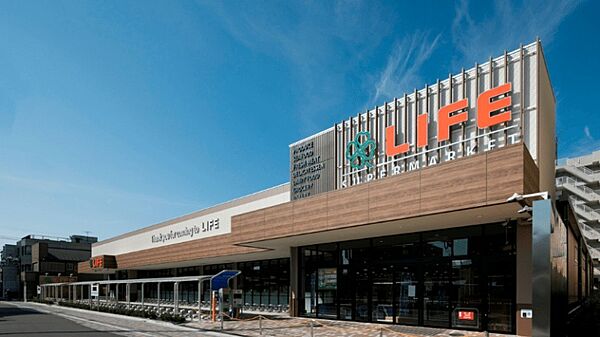 ライフ東淡路店まで徒歩約４分！　駐車場完備で食品・お惣菜・日用品などラインナップが豊富な大きなスーパー
