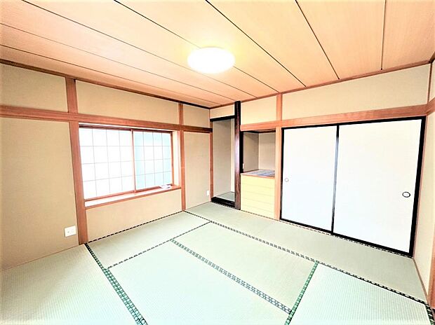 【リフォーム済】1階8畳の和室です。押入れや仏間があり、使いやすいです。