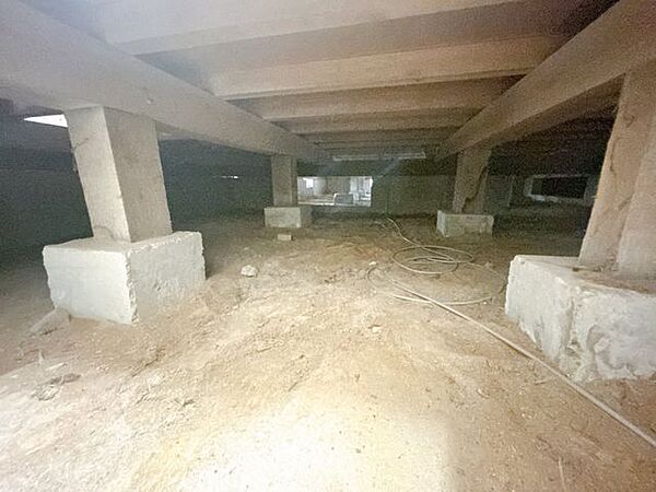 中古住宅の3大リスクである、雨漏り、主要構造部分の欠陥や腐食、給排水管の漏水や故障を2年間保証します。その前提で床下まで確認の上でリフォームし、シロアリの被害調査と防除工事もおこないます。