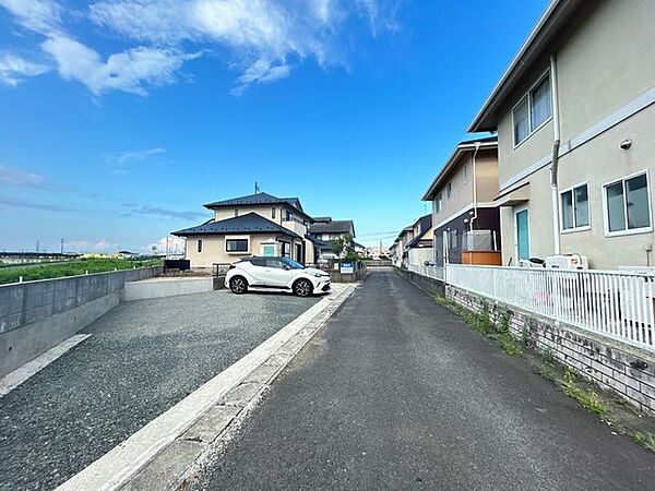 【前面道路】南側前面道路です。幅員は約4mございます。