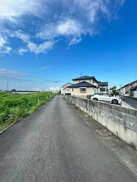 【前面道路】北西側前面道路です。幅員は約4.2mございます。