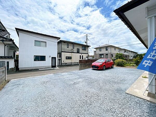 【リフォーム予定】駐車場です。一部庭スペースは駐車場スペースとして拡張いたしました。