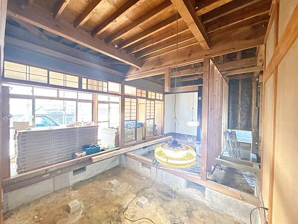 【リフォーム中】続き間の和室は洋室に間取り変更を行います。16.5帖の広々とした、居心地の良いお部屋に仕上がります。