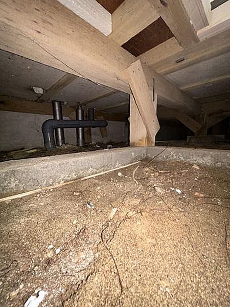 【リフォーム済】床下の写真です。中古住宅の3大リスクである、雨漏り、主要構造部分の欠陥や腐食、給排水管の漏水や故障を2年間保証します。