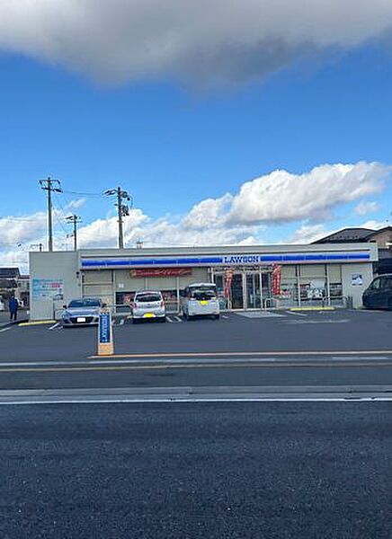 ローソン大崎古川江合本町一丁目店様まで350m(徒歩5分/車1分)通勤通学途中にさっとよれる便利な立地です。