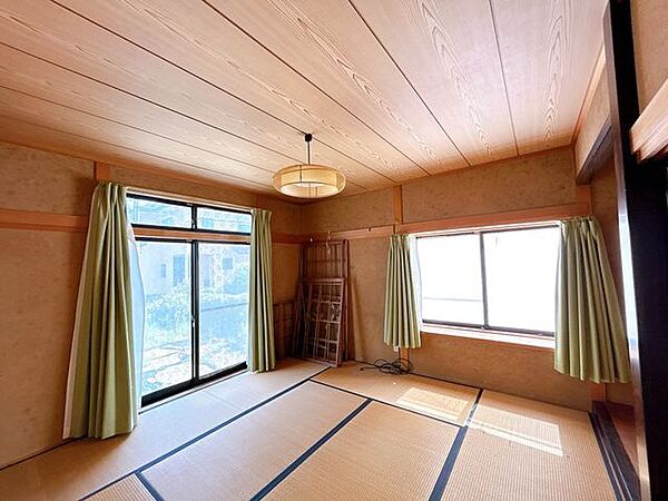 【リフォーム予定】和室です。二面採光で、日当たりも良さそうですね。