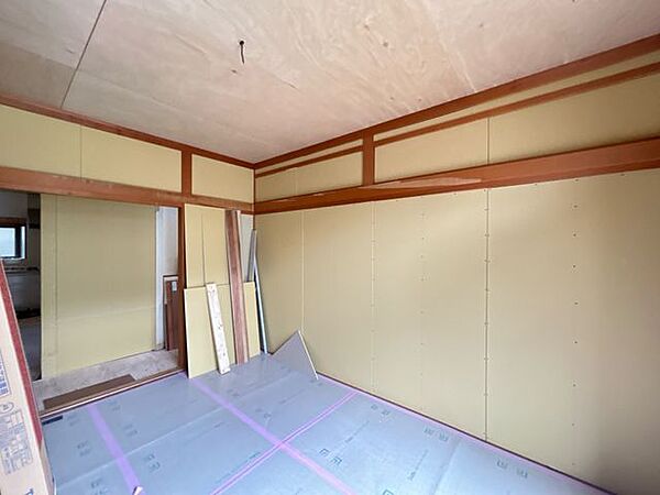 【リフォーム中】1階和室です。壁を作成して、2部屋の洋室に変更いたします。