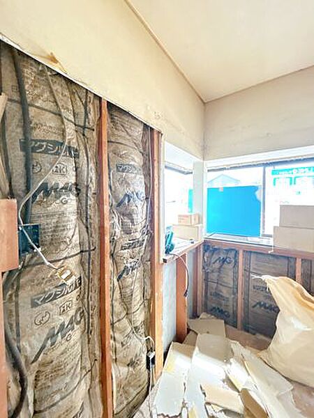 【リフォーム中】リビングの断熱材です。壁の内側に断熱材が入っているので、夏の暑さや冬の寒さも凌げますね。