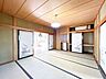 和室：【リフォーム中】和室別アングルです。LDKと続いているので開けたら開放感があっていいですね。