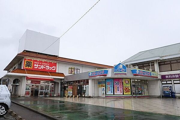 サンドラッグ 一宮浅井店 1100m