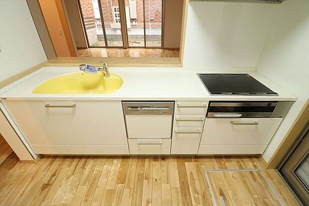 キッチンにはお手入れし易いITコンロに、人気の食洗機を搭載！日々の家事の手間を低減してくれます。