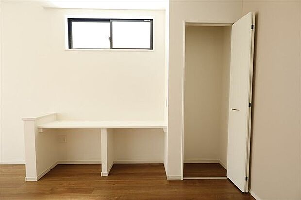 リビング収納とスタディカウンター収納スペース充実！お部屋を広く使えます