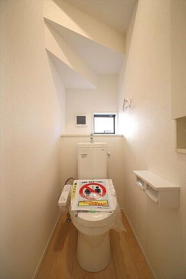 【同社施工例】2箇所あるトイレは快適な温水洗浄便座付き